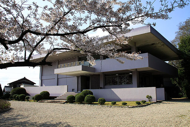 常滑市立陶芸研究所の外観