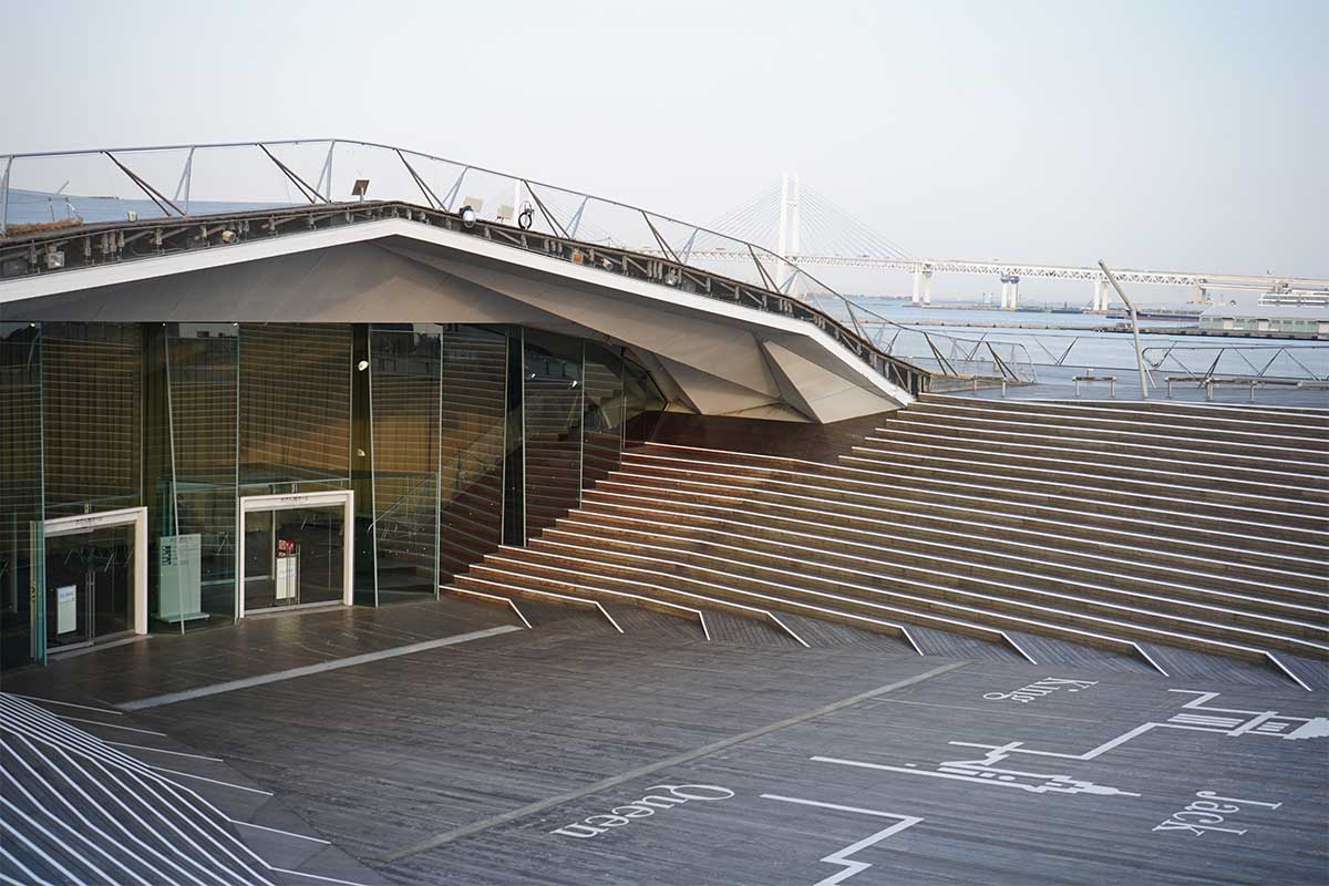 横浜港大さん橋国際客船ターミナルの階段